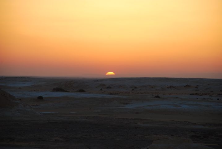 Sonnenaufgang über der Weissen Wüste