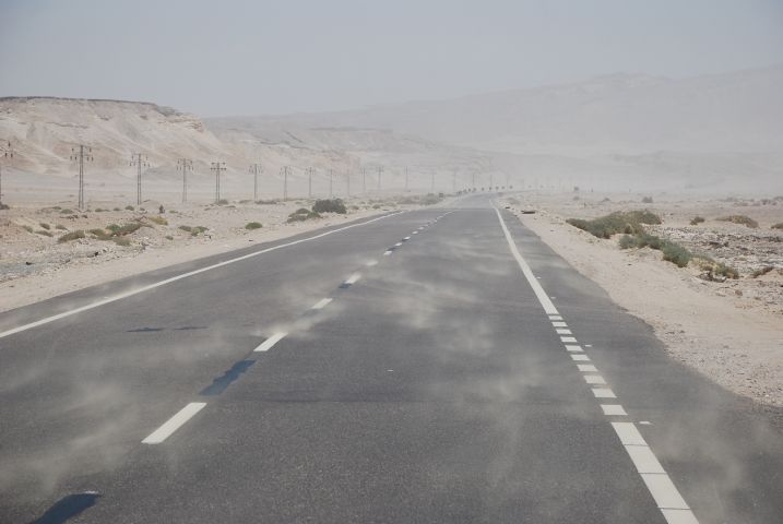 Sandüberwehte Strasse auf Sinai