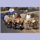 Händler mit ihren schwer beladenen Eseln unterwegs nach Debre Markos im äthiopischen Hochland