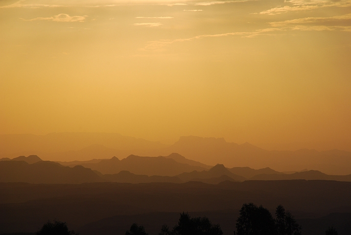 Abendstimmung über den Bergen in Lalibela