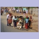Menschen in den Strassen von Konso, dem Eingang zur South Omo Region im Süden Äthiopiens