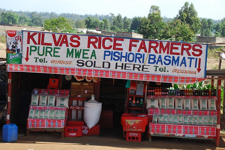 Verkaufsstand für Basmatireis in Sagana am Fusse des Mount Kenya