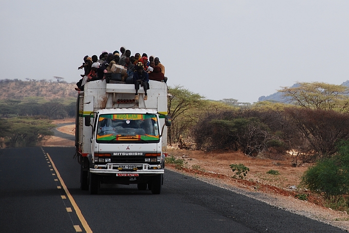 Personentransport auf Lastwagen im Norden von Kenia, hier zwischen Archer’s Post und Laisamis