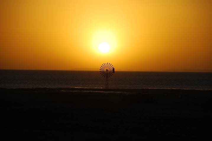 Sonnenuntergang über dem Turkanasee in Allia Bay im Sibiloi Nationalpark