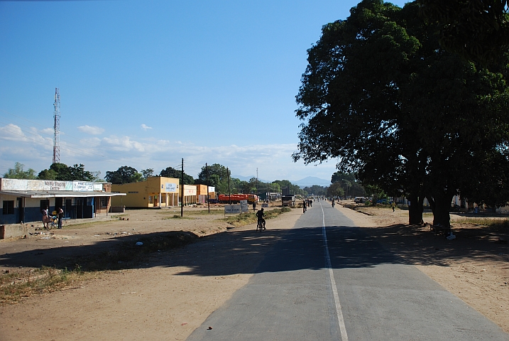 Wir fahren in Karonga ein