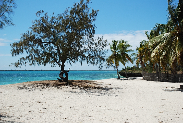 Hinter dem Zaun liegt das Complexo Turistico Hashim