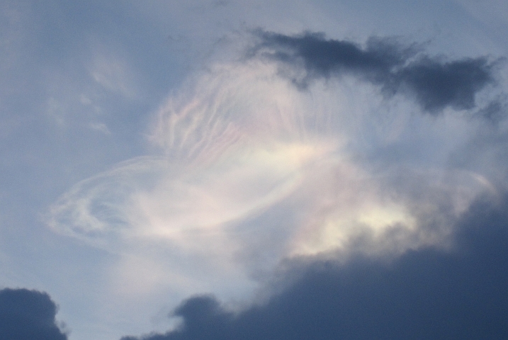 Wolken und Licht formen einen Schmetterling