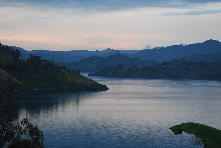 Der Kivusee abends bei Kibuye