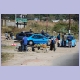 Viele blaue Autos und Gemüseverkaufsstand in Lusaka