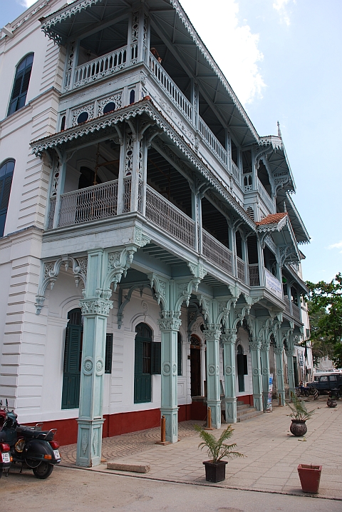 Eines der am schönsten renovierten Gebäude von Stone Town auf Sansibar: The Old Dispensary