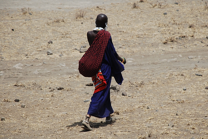 Massaifrau zwischen Mto wa Mbu und Engaruka