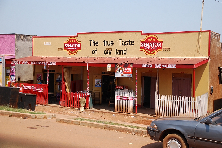 Farbenfrohes Restaurant in Masindi im Nordwesten des Landes 