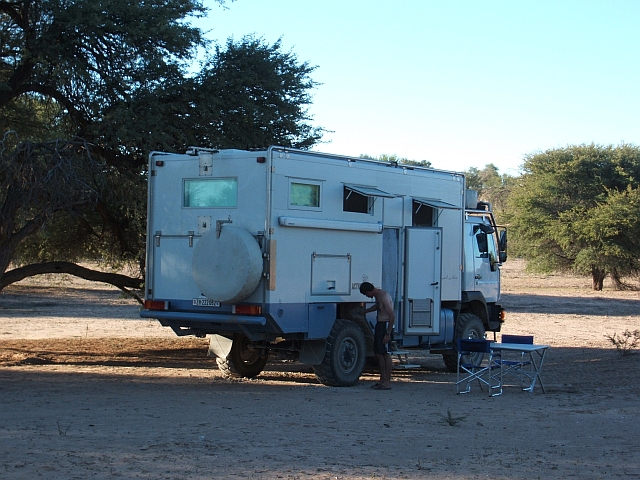 Thomas und Obelix im Camp bei Mata Mata an der Grenze zu Südafrika