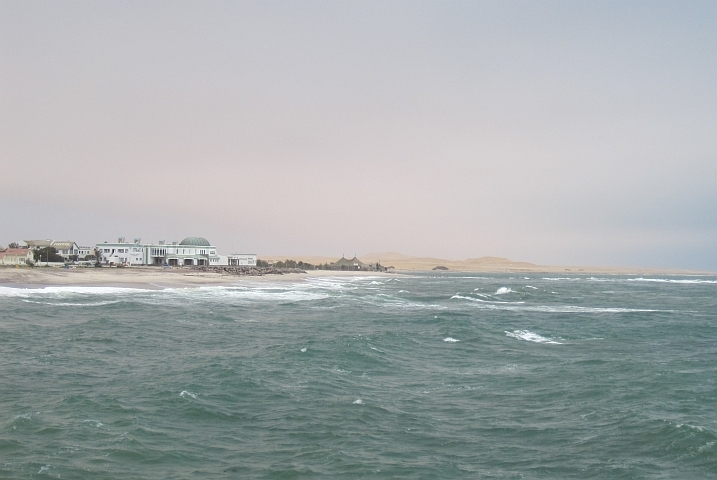 Blick vom Pier südwärts zum Dünengürtel