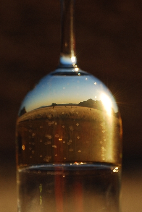 Namib-Landschaft im verkehrten Champagnerglas