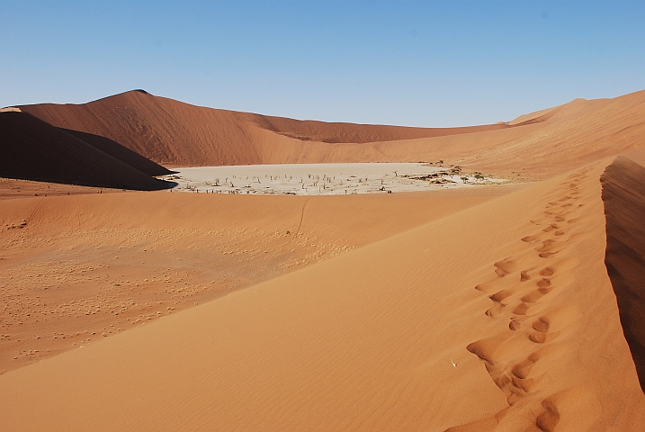 Dead Vlei aus der Ferne