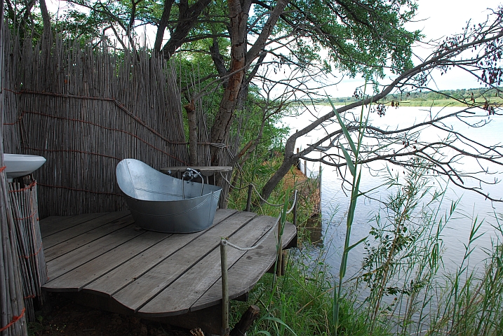 Badewanne mit Aussicht auf den Okavango