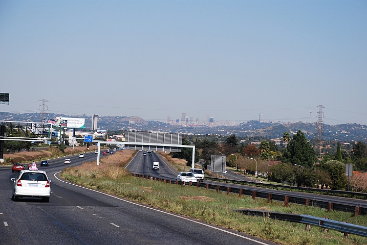 Auf der R24 nach Sandton