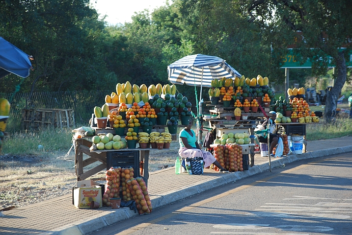 Früchteverkaufsstände an der Abzweigung zum Krügerpark Malelane Gate