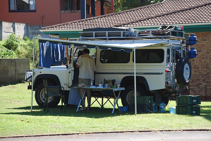 Lura und Vern mit ihrem südafrikanischen Landrover