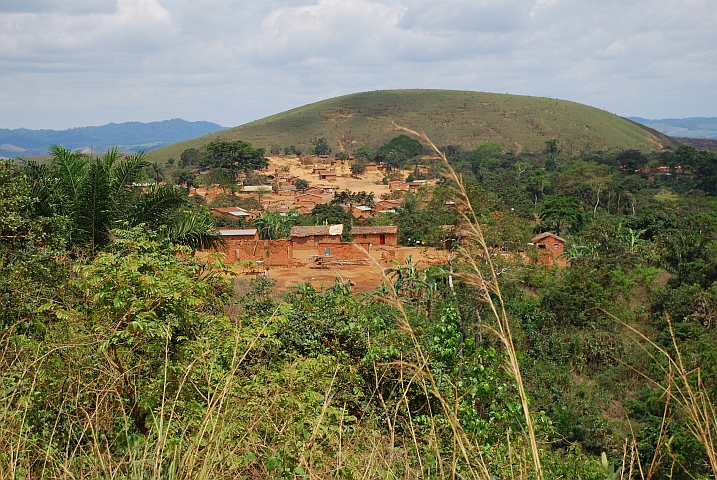 Dorf in der Provinz Zaire vor M’banza-Congo