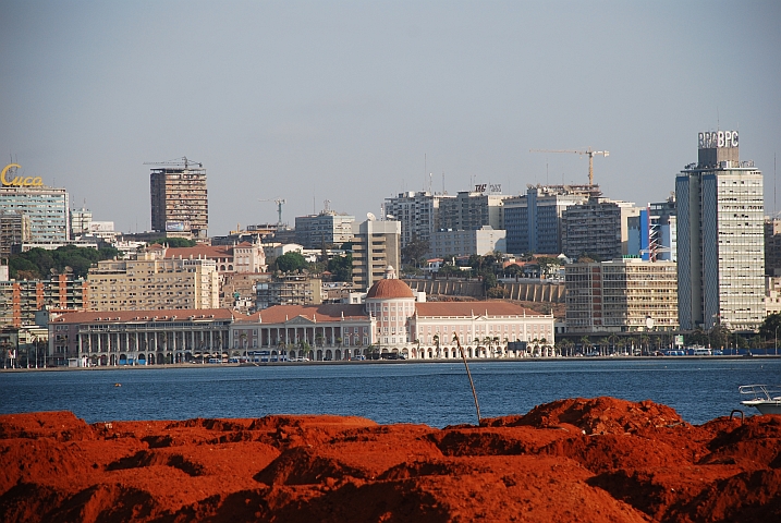 Das Stadtzentrum von Luanda an der Luandabucht