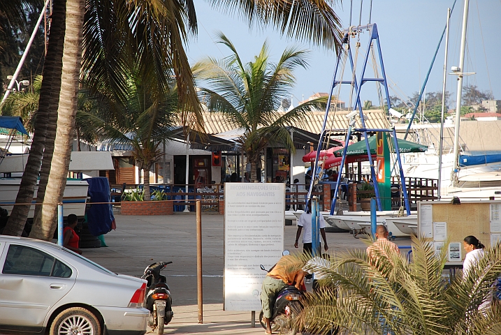 Im Yachtclub von Luanda