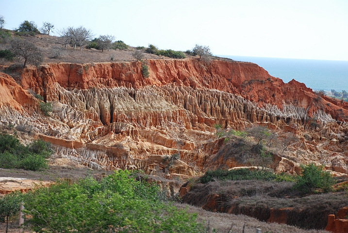 Felsformation an der Küste südlich von Luanda