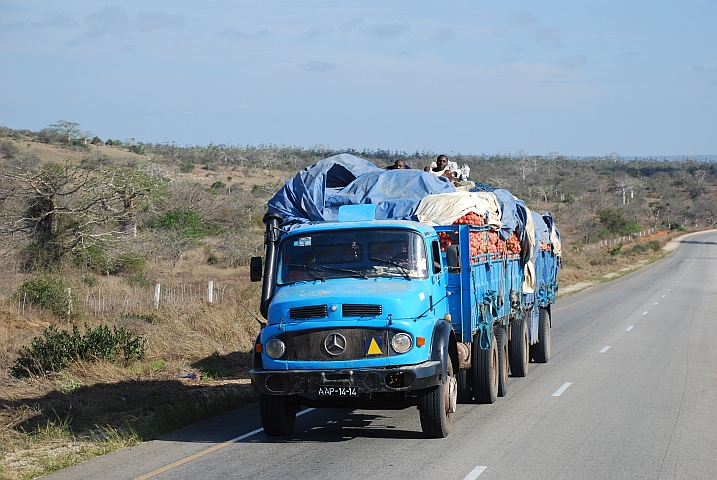 Ein Lastwagen voll Zwiebeln für Luanda
