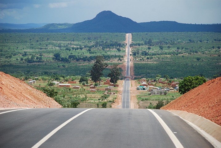 Die neue Teerstrasse nach Huambo