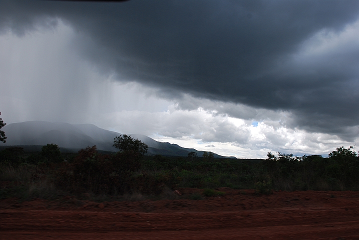 Interessantes Wetter kurz vor Huambo