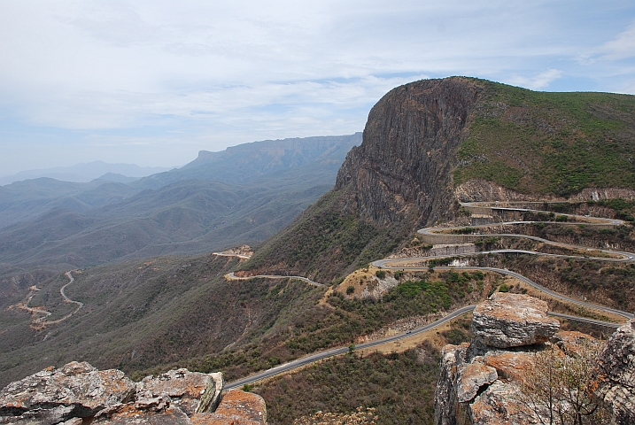 Die “Leba“ genannte Passstrasse die von Lubango nach Namibe ans Meer fürt