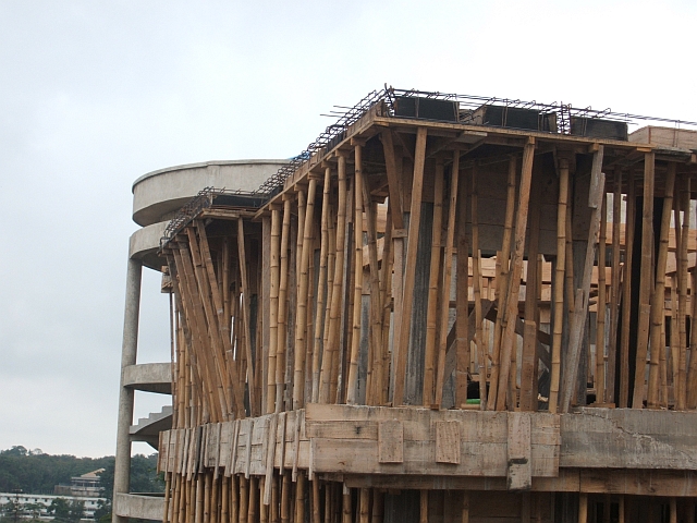 Baukunst, resp. Baugerüst in Kumasi