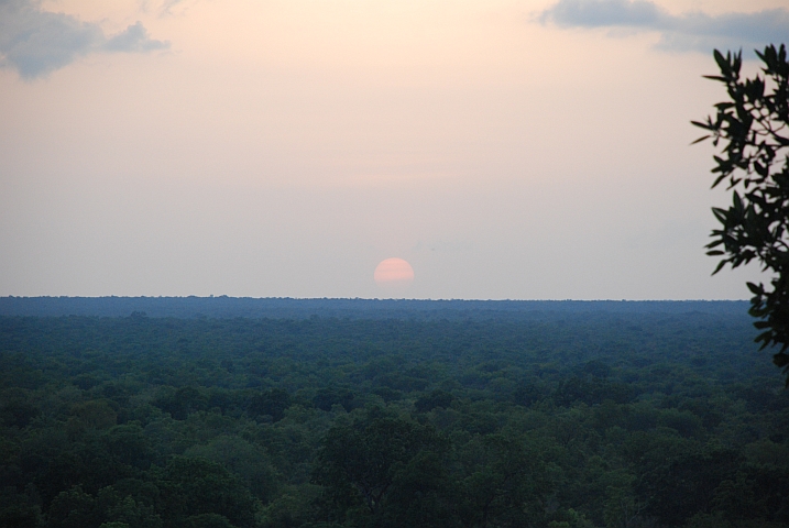 Sonnenuntergang im Mole Nationalpark