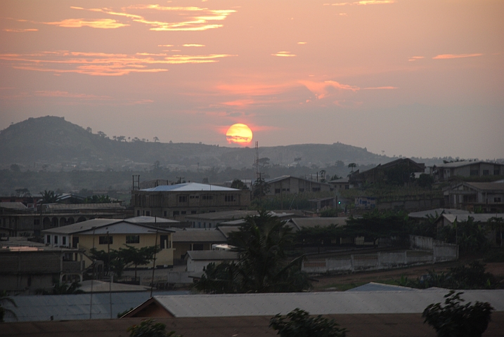 Sonnenuntergang kurz vor Kumasi