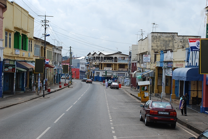 Sonntags sind selbst in Kumasi die meisten Strassen leer