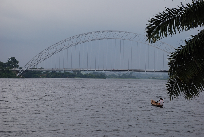 Brücke über den Volta bei Akosombo