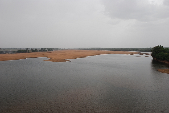 Der Niger bei der Brücke in der Nähe von Kouroussa