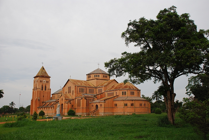 Die riesige Kirche in der Mission von Kisantu