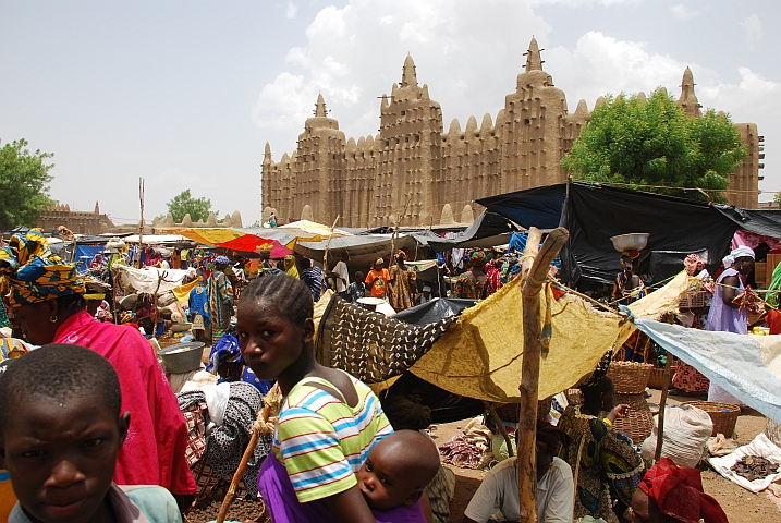 Montagsmarkt vor der Moschee von Djenné