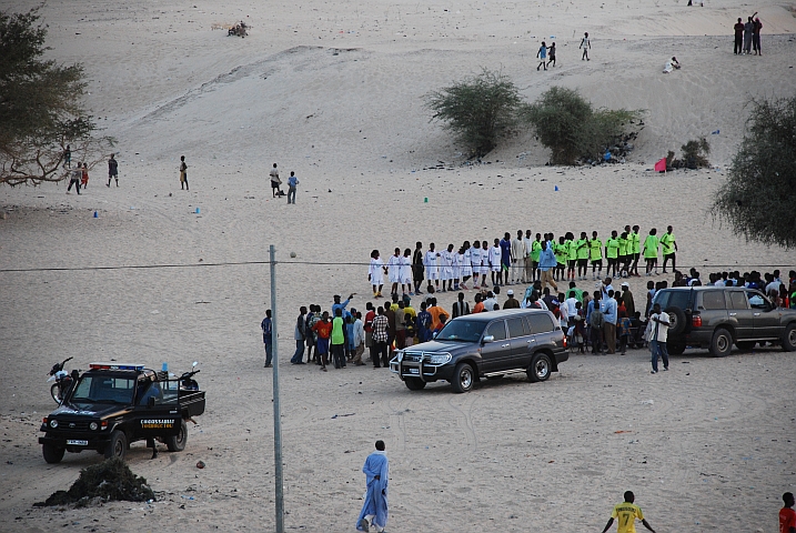 Magistraler Besuch zum Fussballmatch in Tombouctou