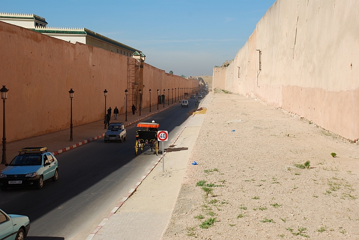 Strasse zur Medina in Meknès