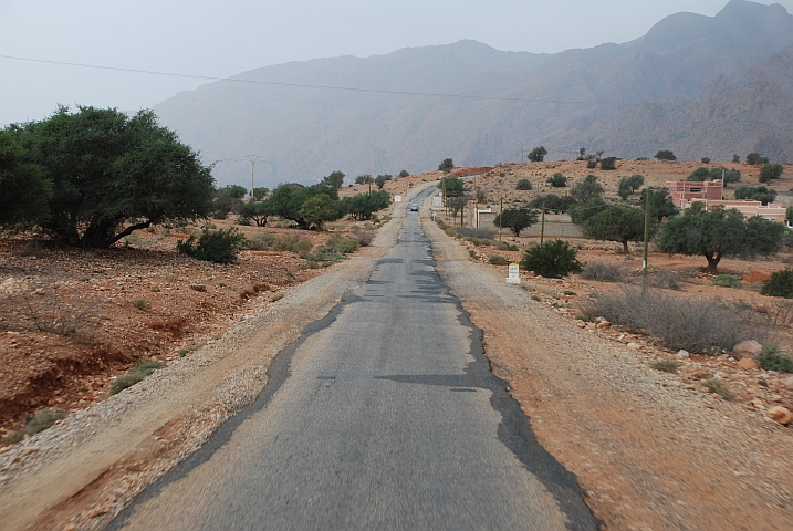 In Marokko haben wir schon bessere Strassen gesehen