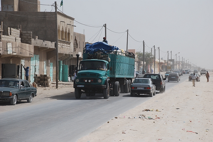 Die Hauptstrasse in Nouâdhibou