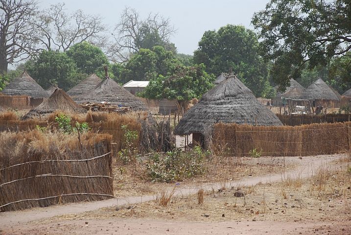 Typisches Rundhüttendorf in der Casamance