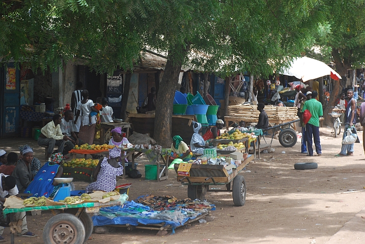 Typischer Strassenmarkt in der Casamance