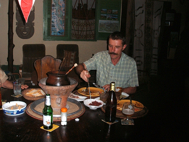 Thomas beim Fondue Bourgignonne