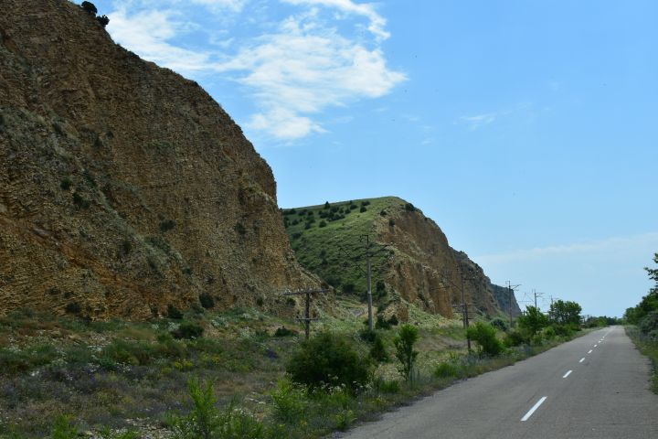 Strasse auf der Nordostseite des Sevan Sees in der Nähe von Jil