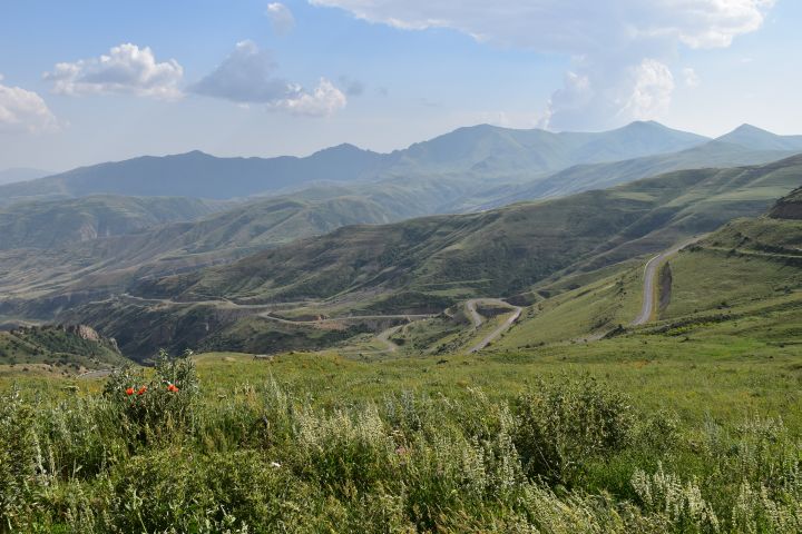 Südseite des Vardnyats Pass