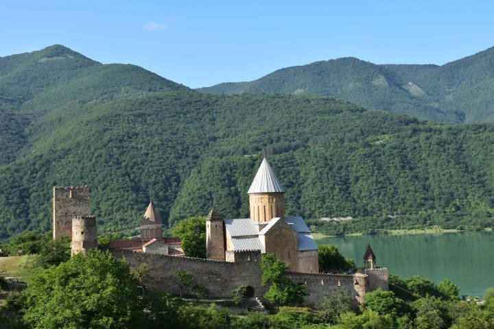 Ananuri Festung an der Georgischen Heeresstrasse